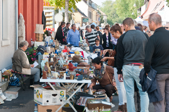 Der Stadtflohmarkt in der Müllheimer und Schlüsselstraße sowie in den Gassen zwischen Rathaus und Marktplatz war ein Publikumsmagnet.